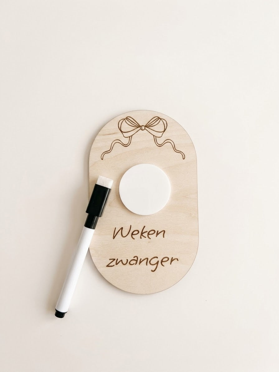 Houten Zwangerschapsbordje met Strikje – Weken Zwanger Aftelbordje
