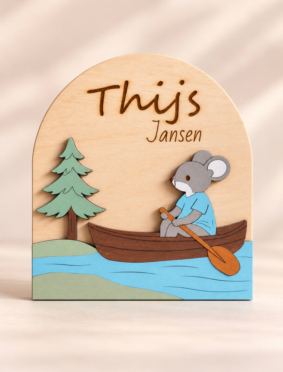 Houten geboortebord met naam – Woodland- Muisje in een roeibootje