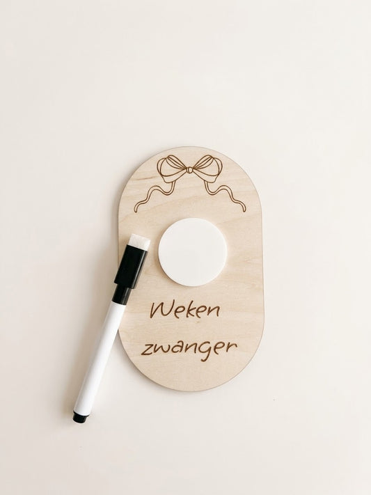 Houten Zwangerschapsbordje met Strikje – Weken Zwanger Aftelbordje
