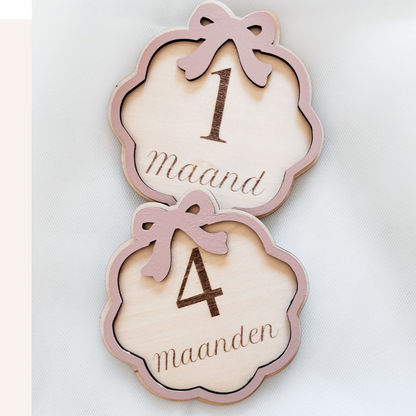 Houten mijlpaalkaarten met strik