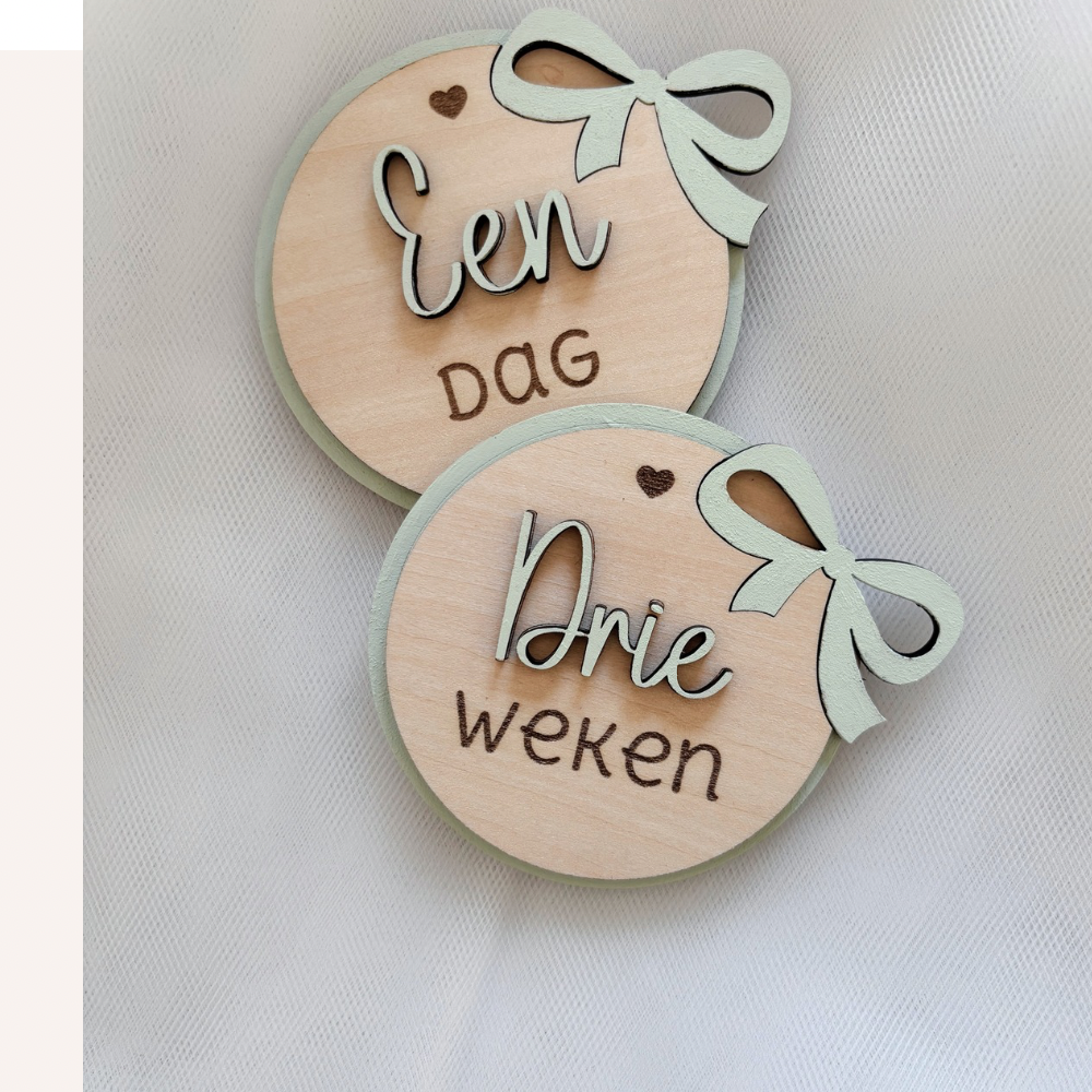 Houten mijlpaalkaarten met strik 16 stuks