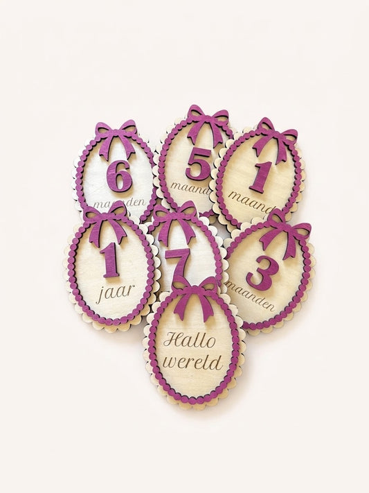 Houten Mijlpaalkaarten – Set van 13 Stuks met Paarse strik